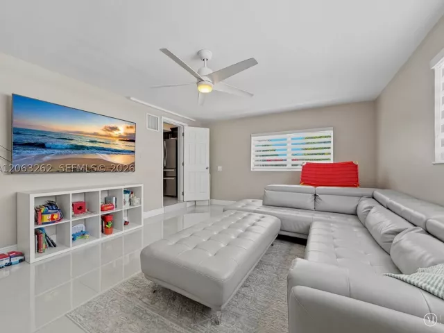 Продажа дома по адресу 8625 SW 42nd St - фото 9301861