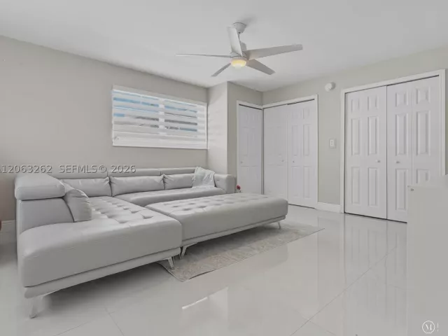Продажа дома по адресу 8625 SW 42nd St - фото 9301862