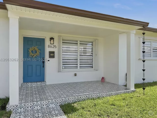 Продажа дома по адресу 8625 SW 42nd St - фото 9301852