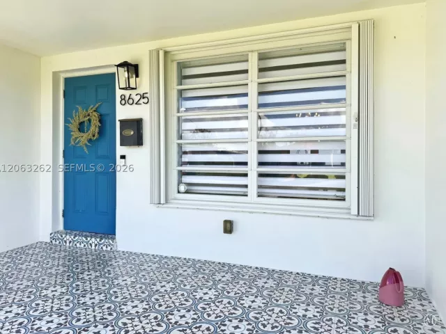 Продажа дома по адресу 8625 SW 42nd St - фото 9301880
