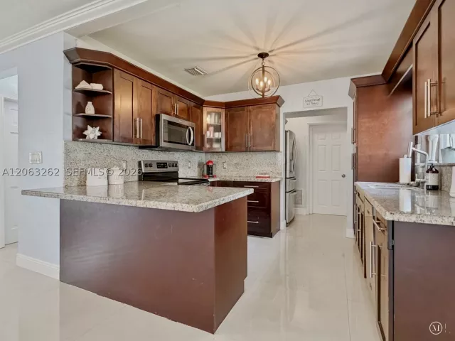 Продажа дома по адресу 8625 SW 42nd St - фото 9301886