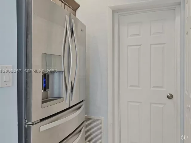 Продажа дома по адресу 8625 SW 42nd St - фото 9301887