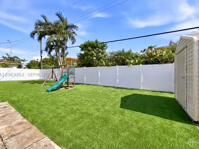 Продажа дома по адресу 8625 SW 42nd St - фото 9301890