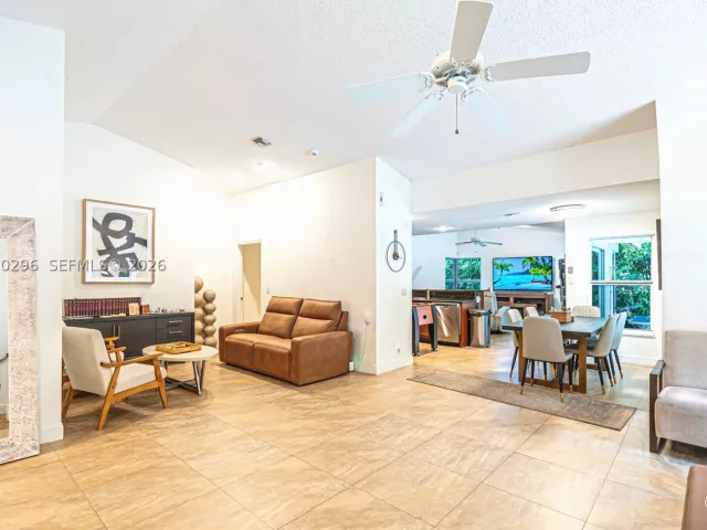 Продажа дома по адресу 10665 San Bernardino Way - фото 9283628