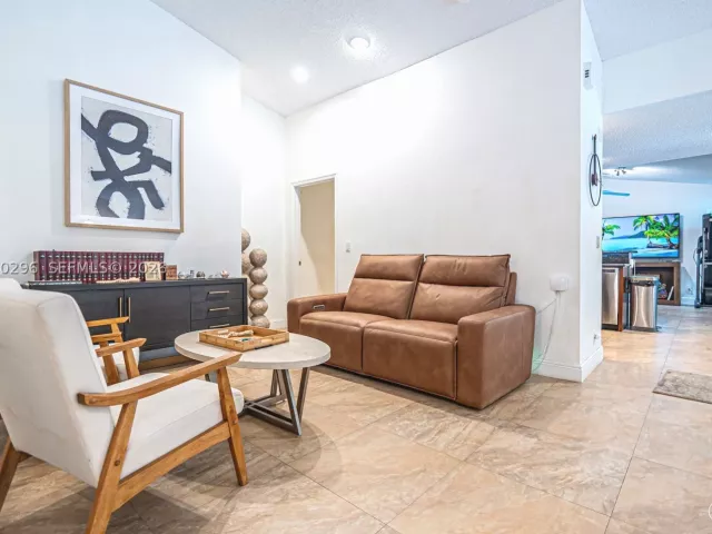 Продажа дома по адресу 10665 San Bernardino Way - фото 9283631