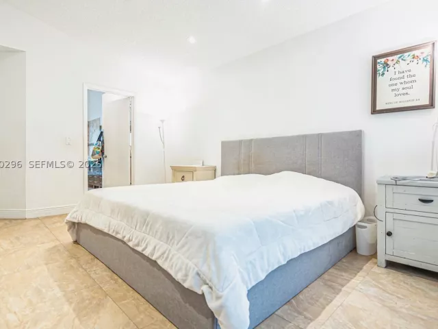 Продажа дома по адресу 10665 San Bernardino Way - фото 9283642