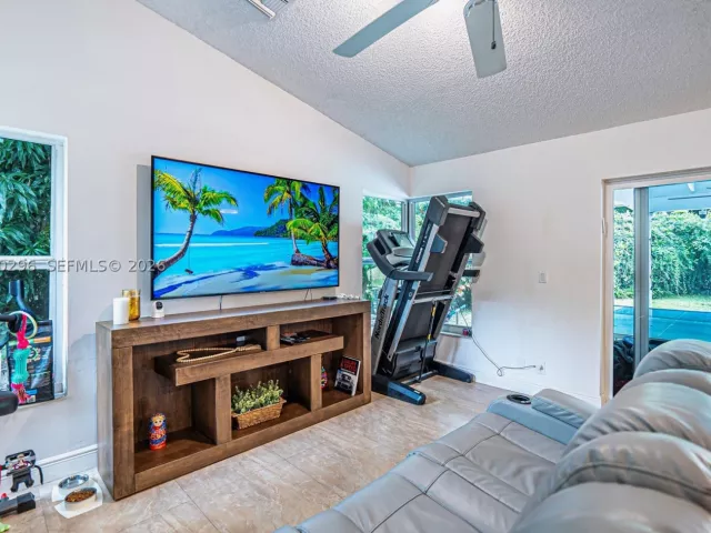 Продажа дома по адресу 10665 San Bernardino Way - фото 9283645