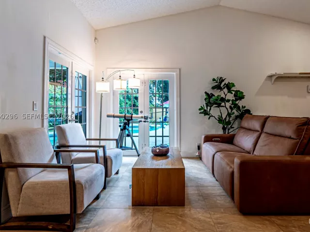 Продажа дома по адресу 10665 San Bernardino Way - фото 9283647