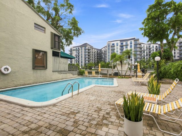 Продажа дома по адресу 980 NW N River Drive 30 - фото 8971865