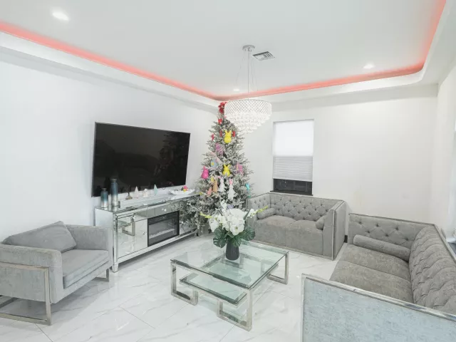 Продажа дома по адресу 725 Mercury Street Street - фото 9103350