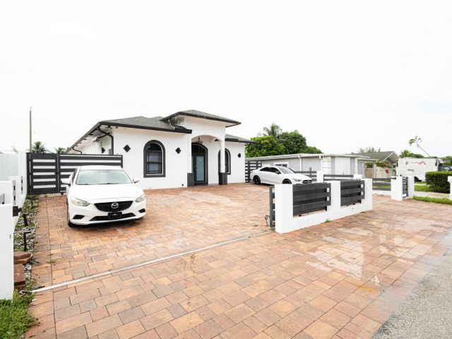 Продажа дома по адресу 725 Mercury Street Street - фото 9103410