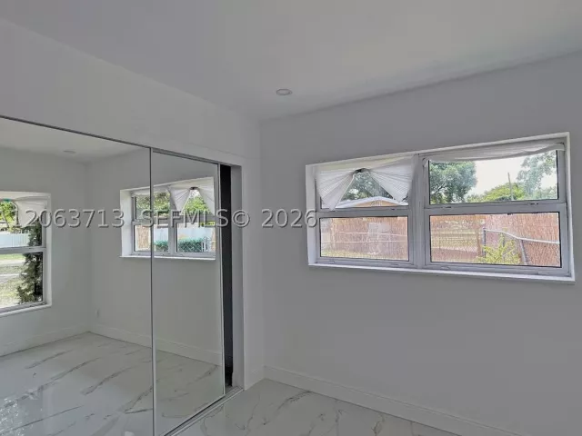 Продажа дома по адресу 1606 NW 12th Ave - фото 9034250