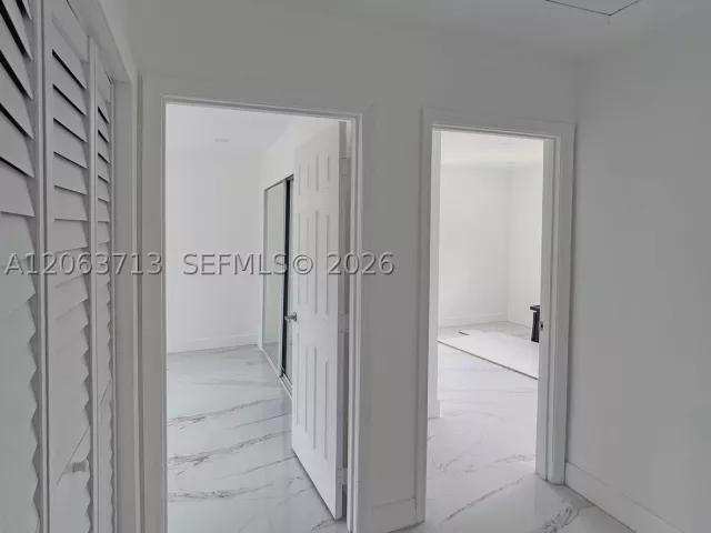 Продажа дома по адресу 1606 NW 12th Ave - фото 9034251