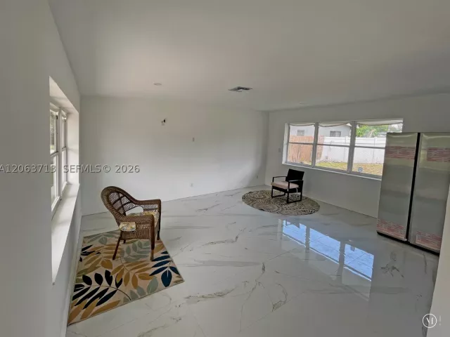 Продажа дома по адресу 1606 NW 12th Ave - фото 9034261