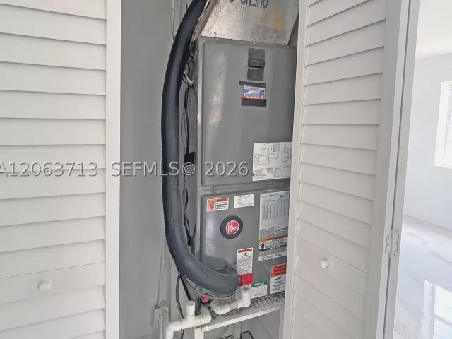 Продажа дома по адресу 1606 NW 12th Ave - фото 9034267