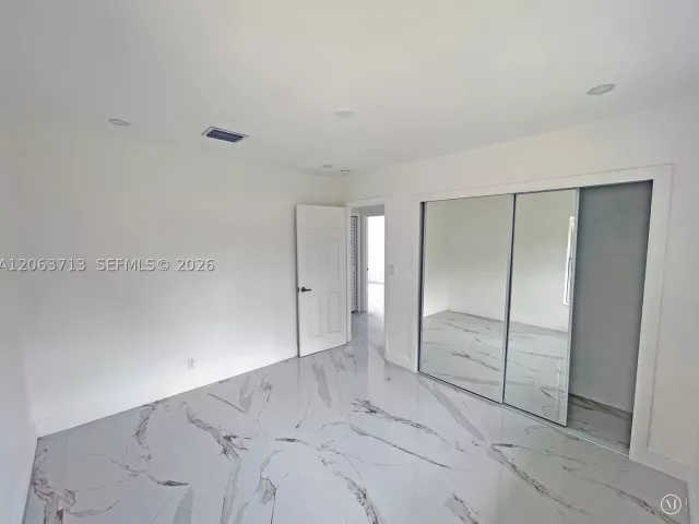 Продажа дома по адресу 1606 NW 12th Ave - фото 9034270