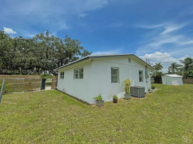 Продажа дома по адресу 1606 NW 12th Ave - фото 9034295