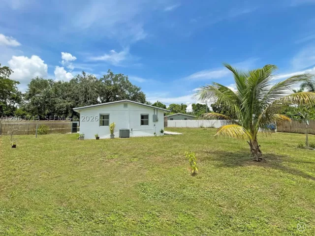 Продажа дома по адресу 1606 NW 12th Ave - фото 9034296