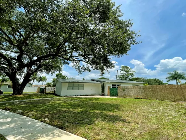 Продажа дома по адресу 1606 NW 12th Ave - фото 9034305