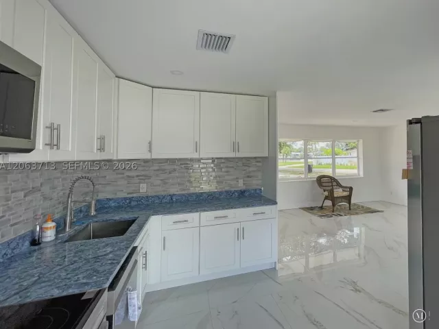 Продажа дома по адресу 1606 NW 12th Ave - фото 9034247