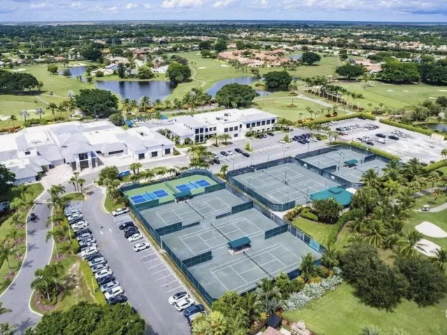 Продажа дома по адресу 11320 Boca Woods Lane - фото 9248771