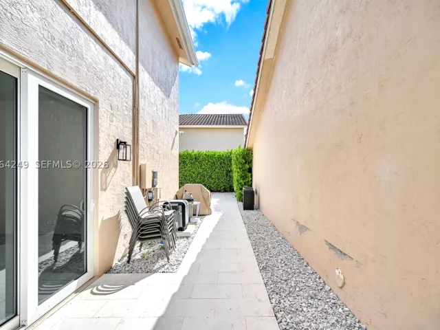 Продажа дома по адресу 10877 SW 152nd Pl - фото 8955388