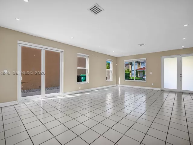 Продажа дома по адресу 10877 SW 152nd Pl - фото 8955390