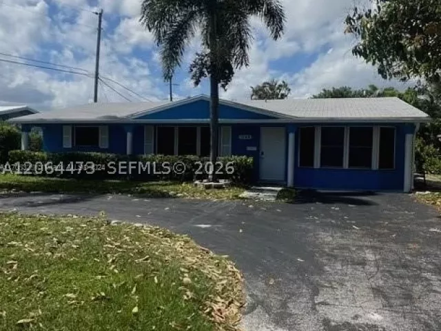 Продажа дома по адресу 1745 NE 52nd St - фото 9282524