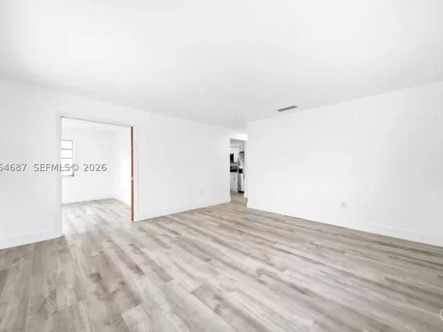 Продажа дома по адресу 1781 SW 13th St - фото 8955302