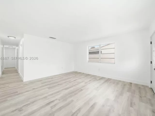 Продажа дома по адресу 1781 SW 13th St - фото 8955303