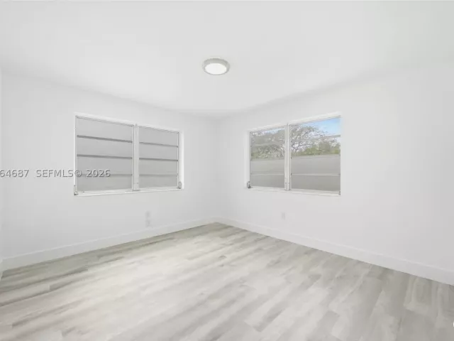 Продажа дома по адресу 1781 SW 13th St - фото 8955304