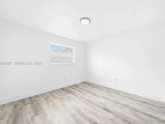 Продажа дома по адресу 1781 SW 13th St - фото 8955305