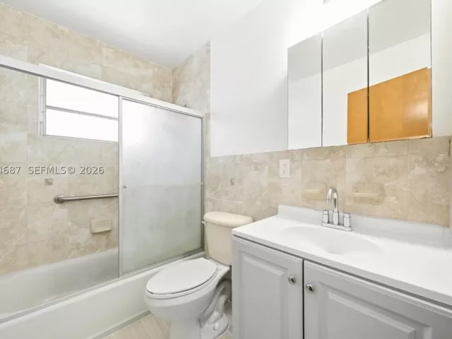 Продажа дома по адресу 1781 SW 13th St - фото 8955307