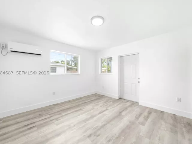 Продажа дома по адресу 1781 SW 13th St - фото 8955308