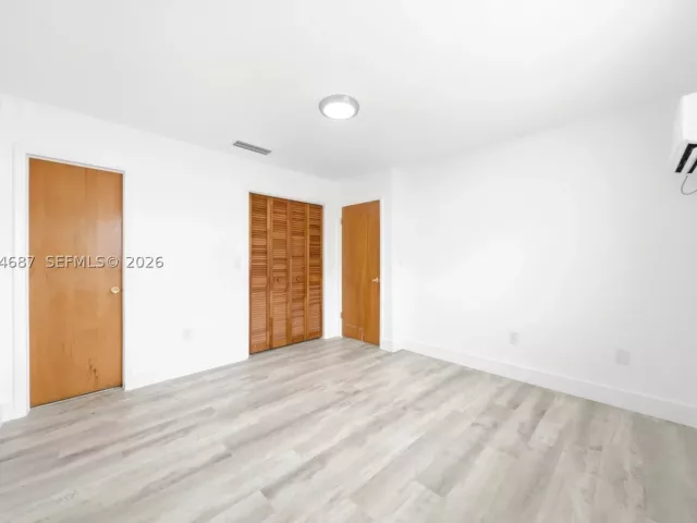 Продажа дома по адресу 1781 SW 13th St - фото 8955309