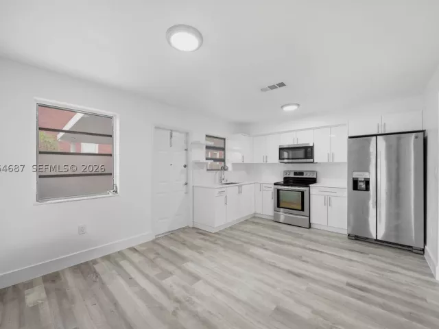 Продажа дома по адресу 1781 SW 13th St - фото 8955294
