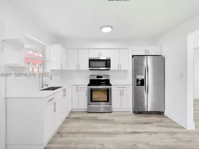 Продажа дома по адресу 1781 SW 13th St - фото 8955295