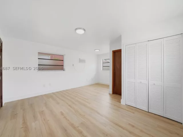 Продажа дома по адресу 1781 SW 13th St - фото 8955297