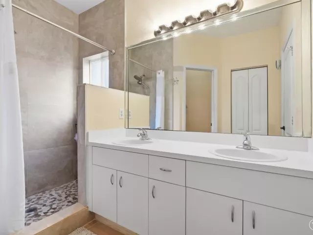 Продажа дома по адресу 5880 SW 99th Terrace - фото 9004672