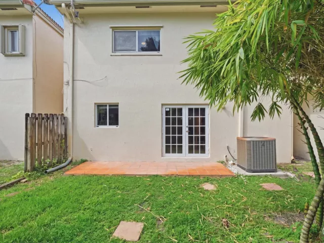 Продажа дома по адресу 5880 SW 99th Terrace - фото 9004679