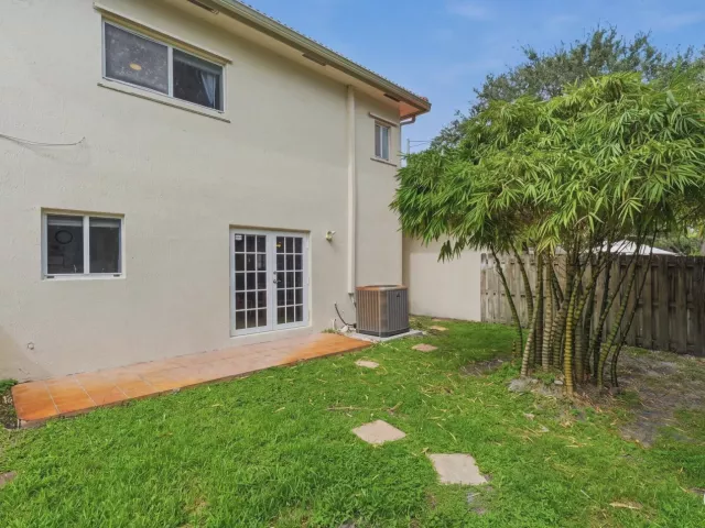 Продажа дома по адресу 5880 SW 99th Terrace - фото 9004682