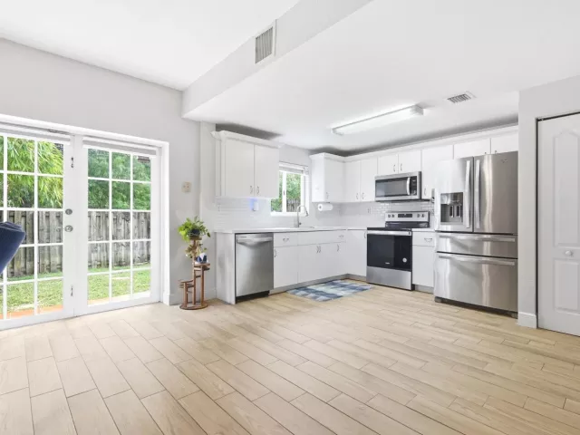 Продажа дома по адресу 5880 SW 99th Terrace - фото 9004660