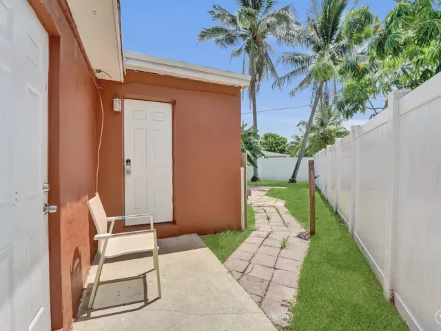 Продажа дома по адресу 1302 S 23RD Avenue - фото 9054846