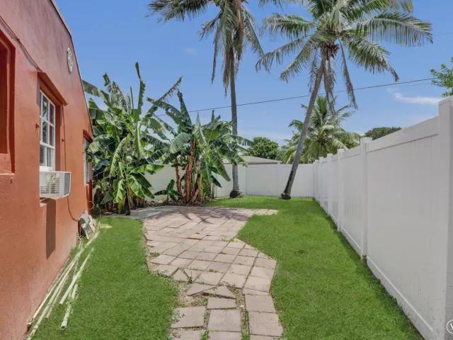 Продажа дома по адресу 1302 S 23RD Avenue - фото 9054848
