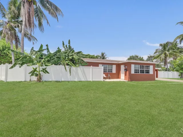 Продажа дома по адресу 1302 S 23RD Avenue - фото 9054849