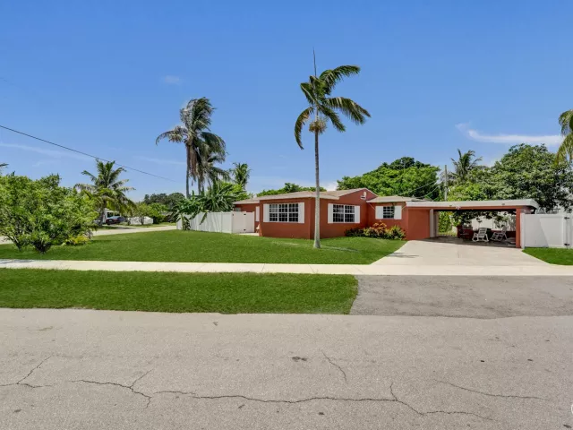 Продажа дома по адресу 1302 S 23RD Avenue - фото 9054818