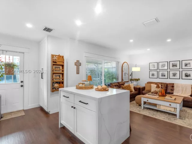 Продажа дома по адресу 1050 NW 129th Ave - фото 9261624
