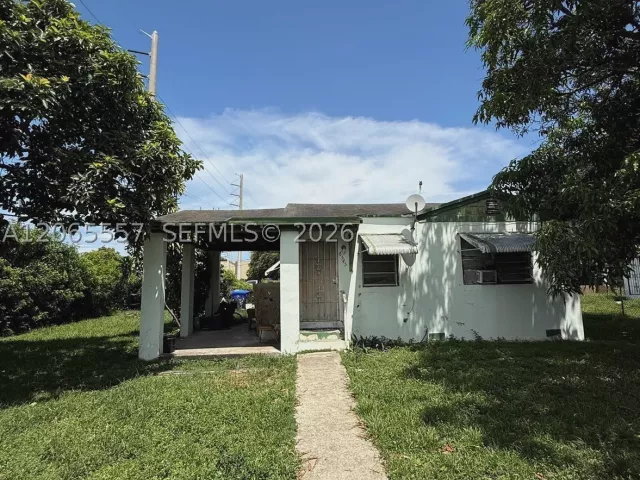 Продажа дома по адресу 6545 NW 6th Ave - фото 8963107