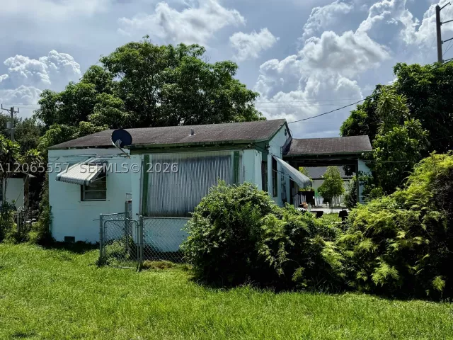 Продажа дома по адресу 6545 NW 6th Ave - фото 8963110