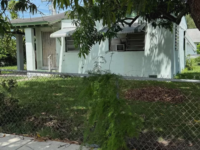 Продажа дома по адресу 6545 NW 6th Ave - фото 8963111